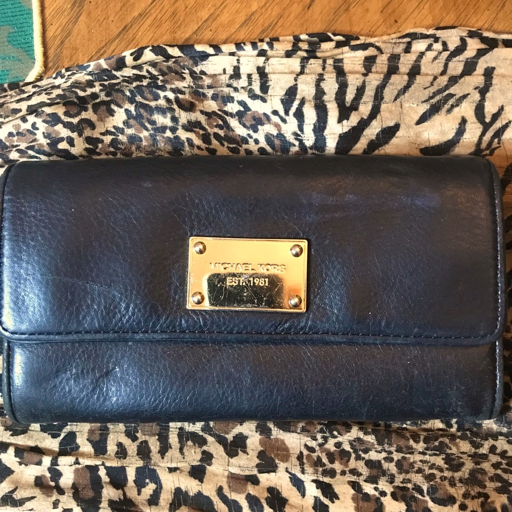 Pebbled leather, Tri fold wallet.